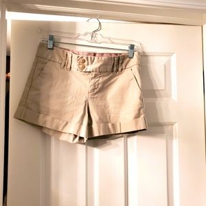 Old Navy Classic low rise stretch khaki shorts